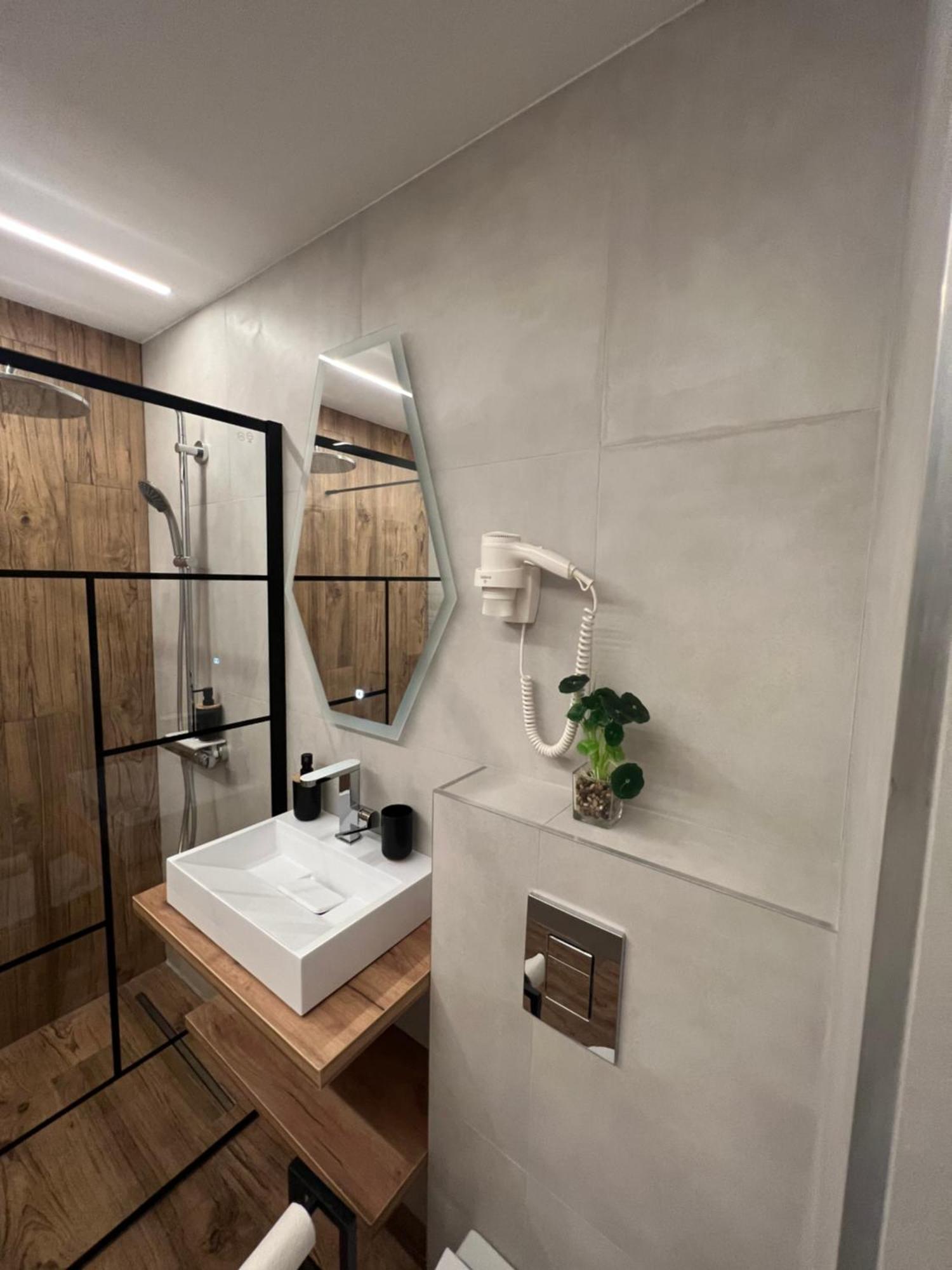 Modern Premium Apartment 1 Targoviste Ngoại thất bức ảnh